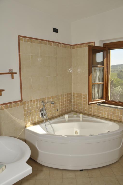 Agriturismo Renai E Monte II غامباسي تيرمي المظهر الخارجي الصورة